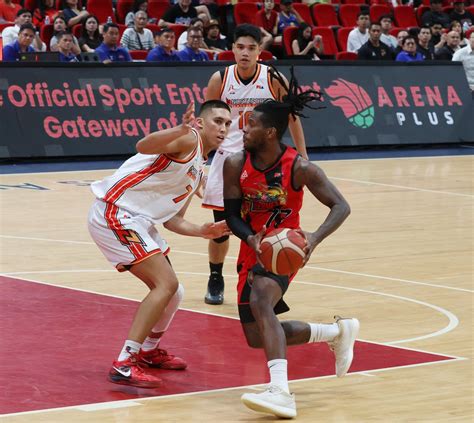 Beermen wreck Batang Pier to stay unbeaten .